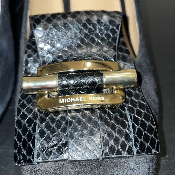 Michael Michael Kors Gloria Kiltie Chunk Heel Suede Shoes. Size 8. - Picture 6 of 13